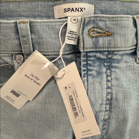 🆕 SPANX ReDefine Slim Straight Jeans NWT - Picture 5 of 5